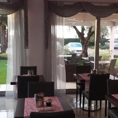 La Grotta فندق 3*